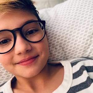 Meet your Posher, Elias